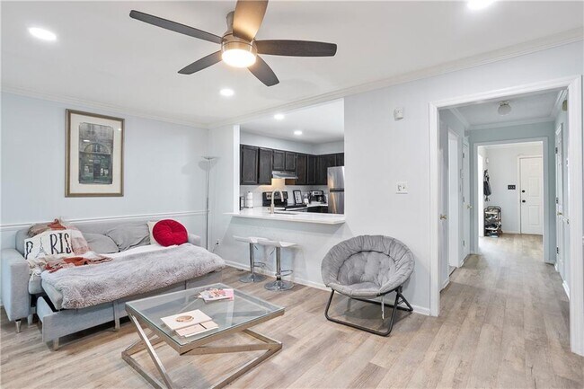 Building Photo - 2584 Old Roswell Rd