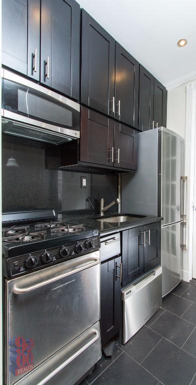 Foto principal - 325 E 5th St