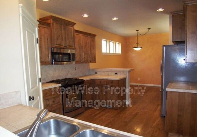 Building Photo - 63118 Dakota Dr