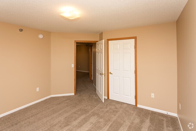 2BR, 1BA - 900 - 1,000SF - Parkbury Villa
