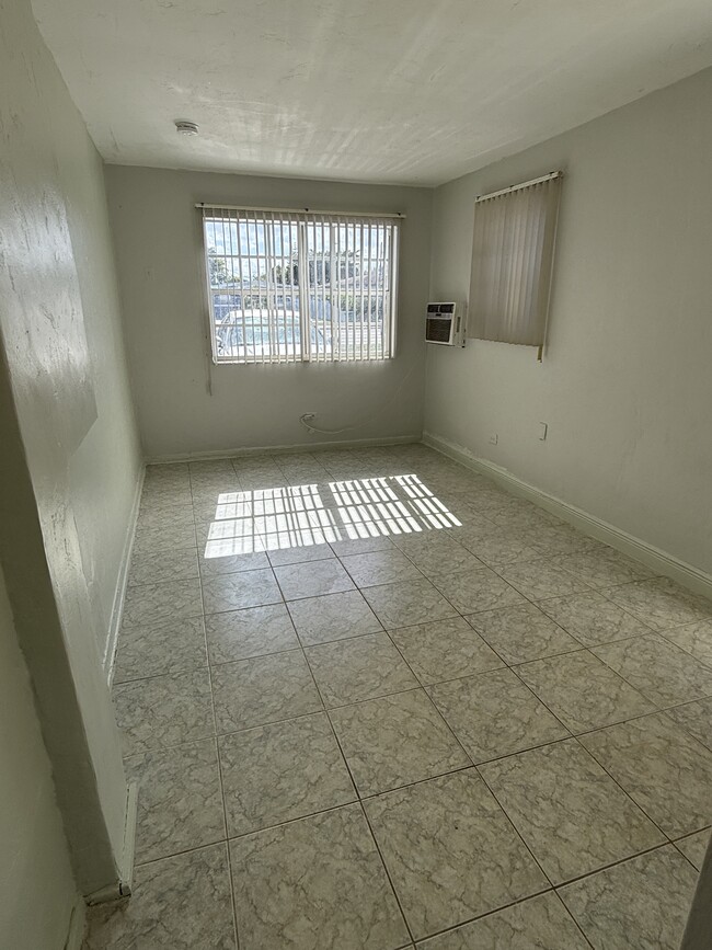 Foto del edificio - 6387 Coral Way