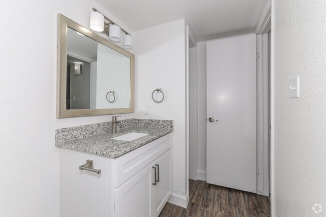 1BR, 1BA - 700SF - Bathroom - Cedar Lane Apartments