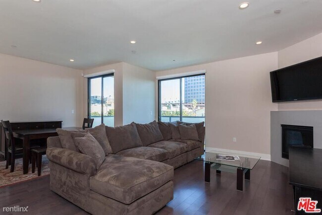 Building Photo - 3 br, 3 bath Condo - 11811 Kiowa Ave Unit 301