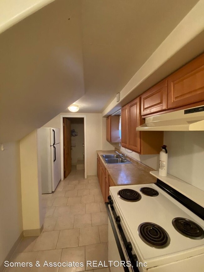 Building Photo - 2445 Loomis Dr