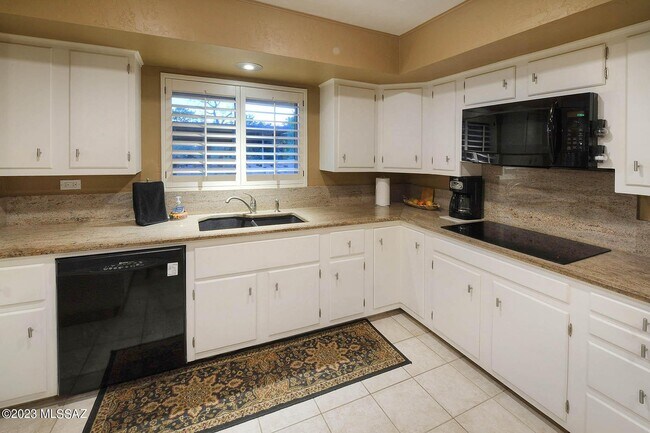 Building Photo - 250 W Greenock Dr
