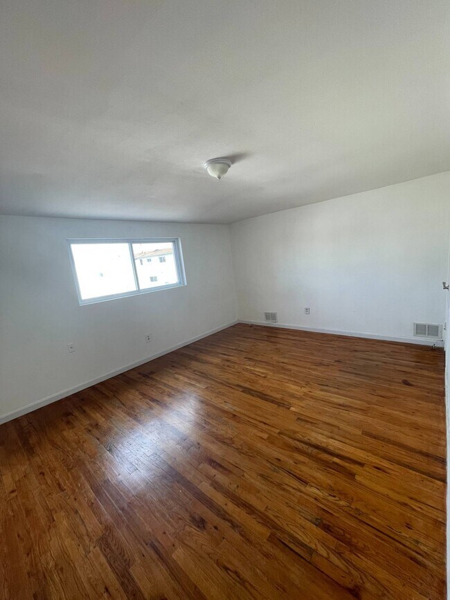Foto del edificio - 37 Rockville Ave