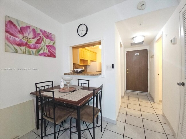 Building Photo - 2899 Collins Ave