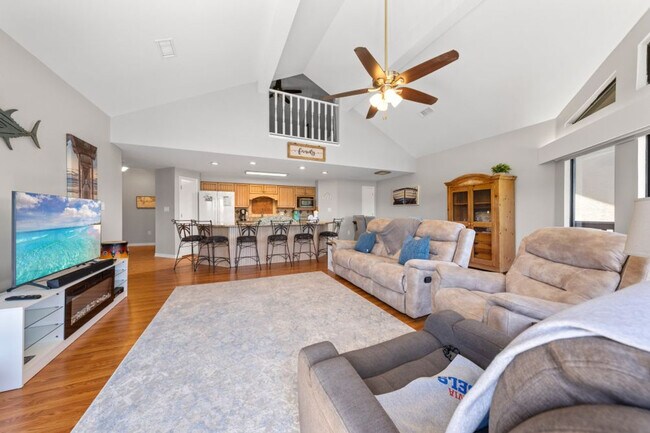 Building Photo - 3806 Spinnaker Dr