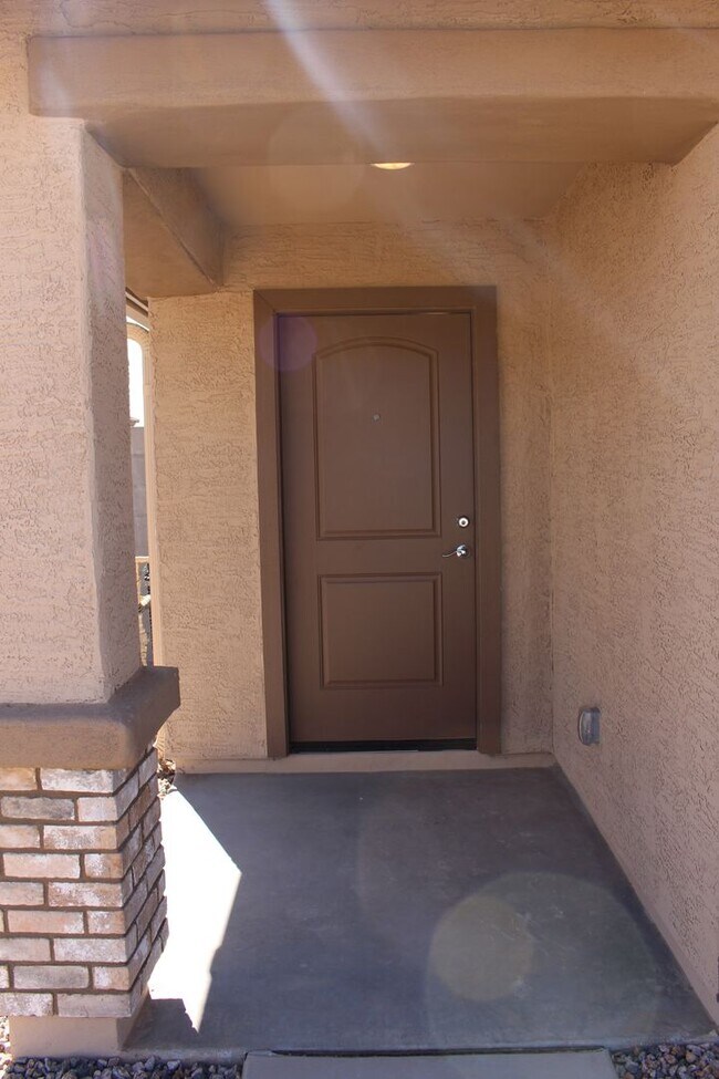 Building Photo - Mission Ranch - 4 bedroom 2 bath single st...