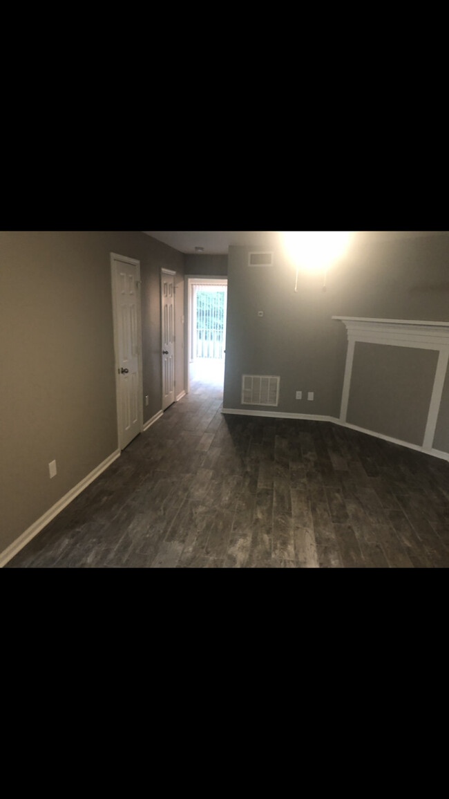 Building Photo - 8702 White Rock Ln
