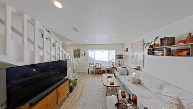 Building Photo - 628 Mulberry Ave