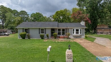 Building Photo - 2017 Shady Ln Dr NW