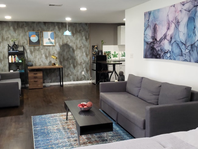 Building Photo - 28 Oak St