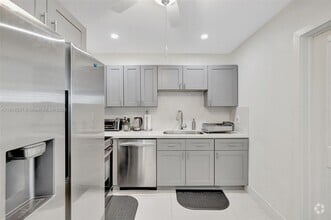 Building Photo - 1500 SW 6th Ave