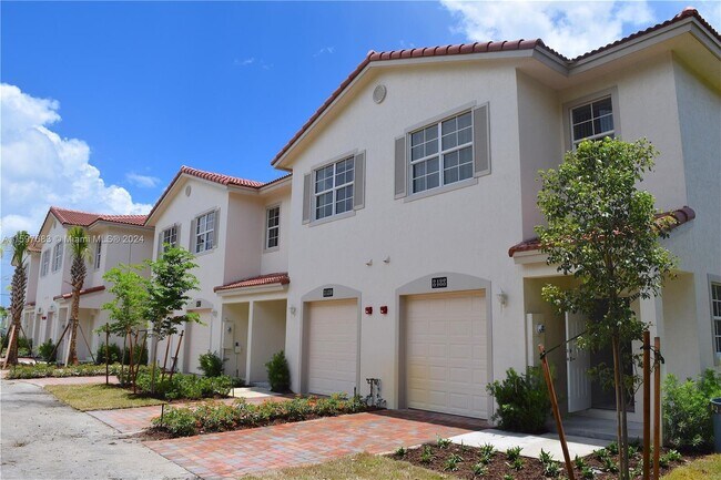 Foto del edificio - 8472 W McNab Rd