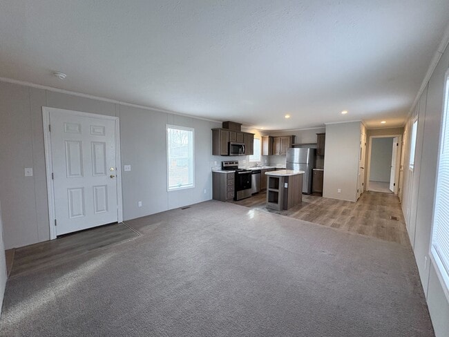 Building Photo - 10610 State Rte 762