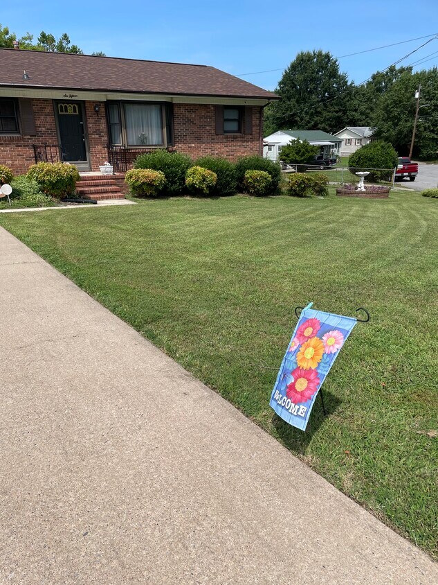 Foto principal - 615 Winstead St