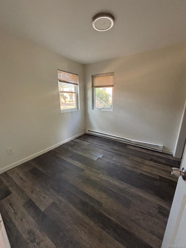 Building Photo - 652 Bayview Ave