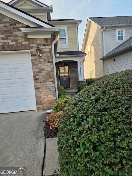 Building Photo - 2432 Black Forest Dr