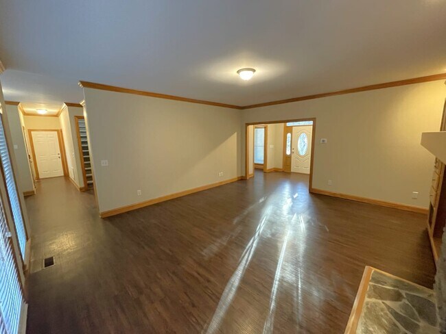 Building Photo - 2458 Windingbrook Dr
