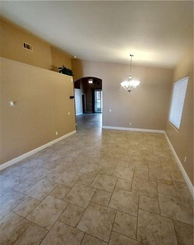 Building Photo - GORGEOUS 4 BEDROOM SINGLE STORY HOME