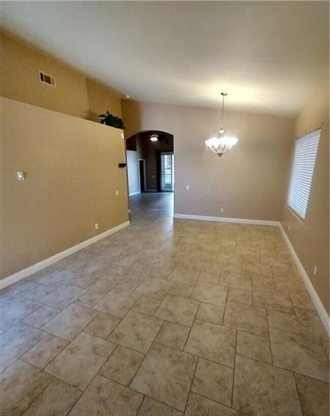 Foto del edificio - GORGEOUS 4 BEDROOM SINGLE STORY HOME