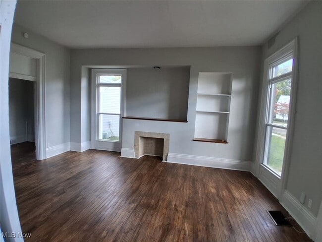 Foto del edificio - 185 Columbus St