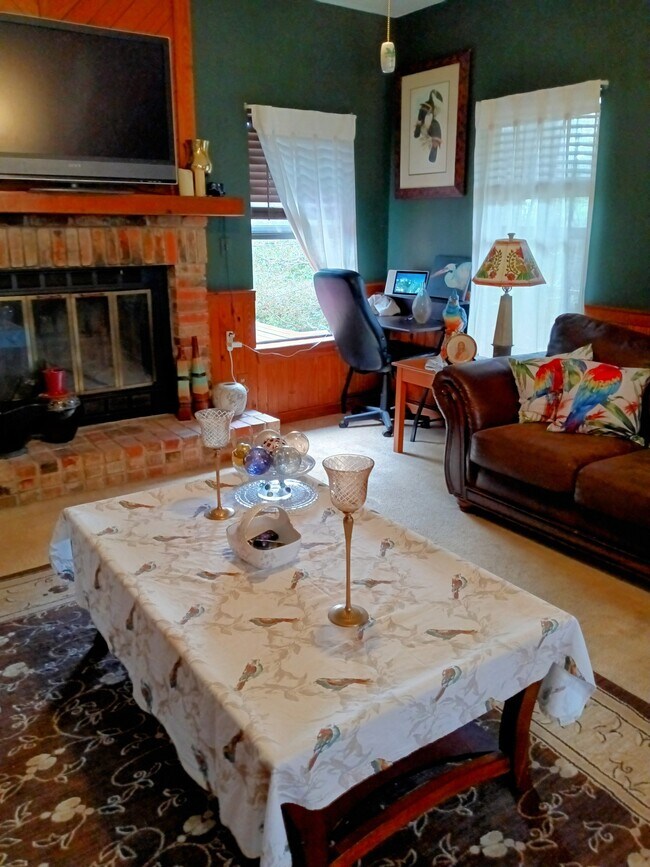Building Photo - 16250 Juniper Ln