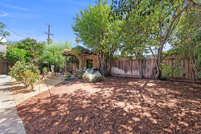 Foto del edificio - 2480 Peachtree Ln