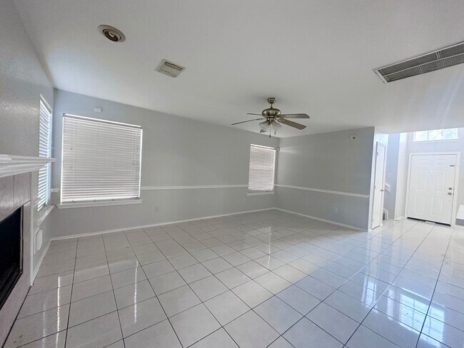 Foto del edificio - 15522 Baxter Ave