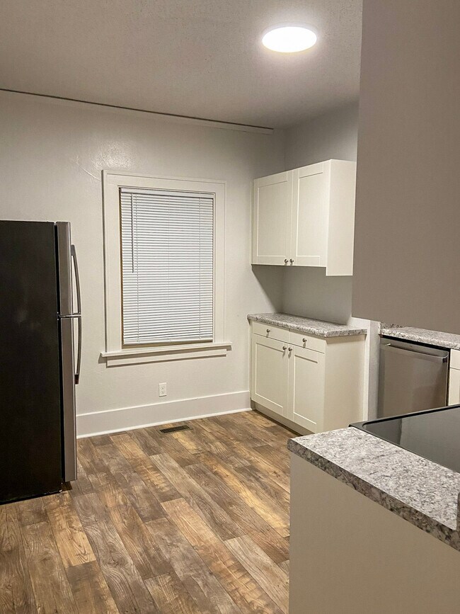 Foto del edificio - 2336 Knapp St