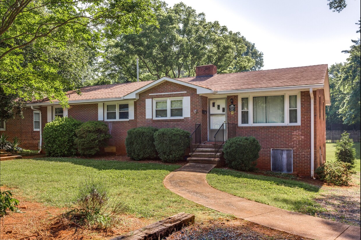 Foto principal - 146 Rosedale Cir