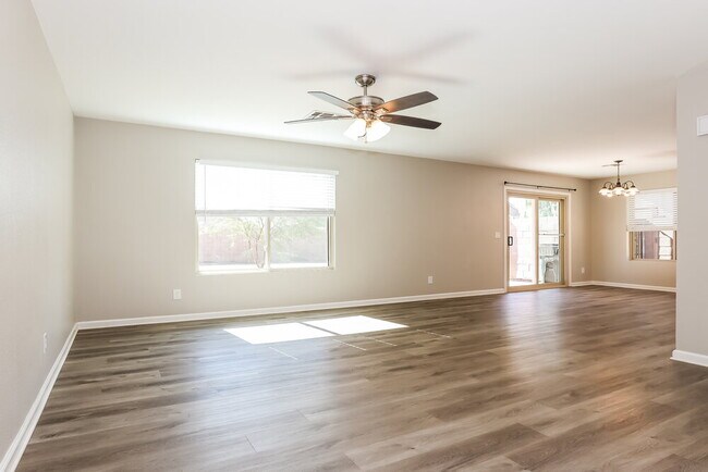 Foto del edificio - 10857 E Carol Ave