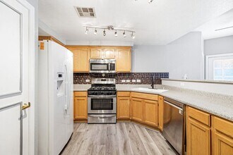 Building Photo - 3400 Cabana Dr