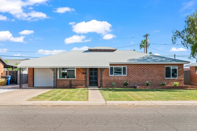 Front view of home - 2225 E Monterosa St