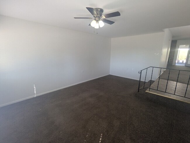 Foto del edificio - Single Story Home 4 bedroom + Enclosed pat...