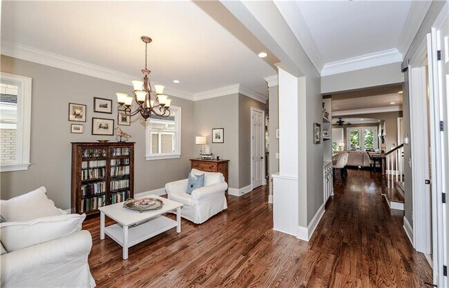 Building Photo - 255 Lindbergh Dr NE
