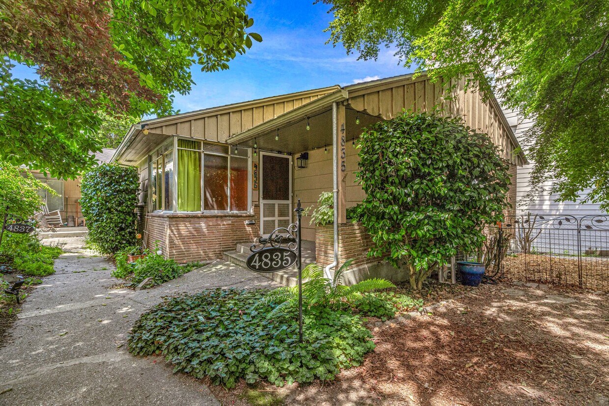 OCFT Faunt Apartment for Rent in Seattle, WA