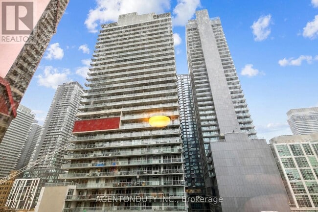Building Photo - 393-393 King St W