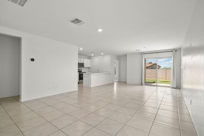 Building Photo - New home in Valencia Crossing!