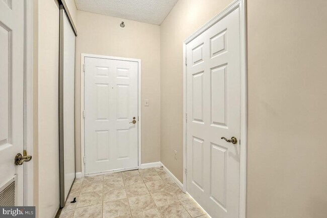 Building Photo - 14809 Pennfield Cir