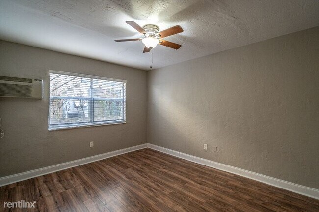 Building Photo - 1 br, 1 bath Apartment - 7510 Byron Ave.