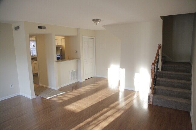 Building Photo - 2bd/2.5bth home in Southpark! Location, Lo...