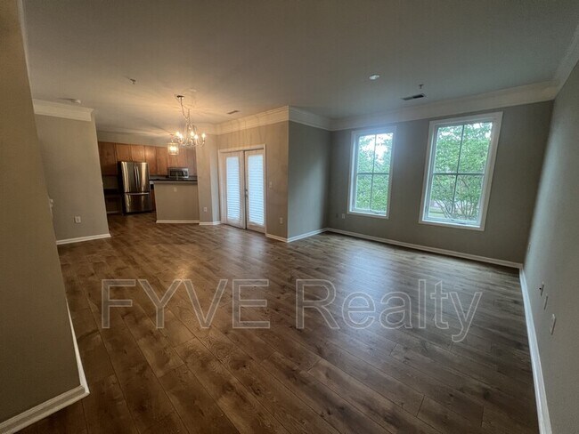 Building Photo - 280 Seven Farms Drive