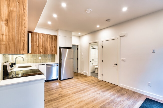 Building Photo - Move-In Special! Modern 1-Bedroom Basement Suite in Highland Park | Pet Friendly