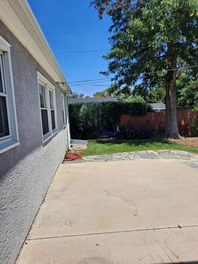 Building Photo - ALL PROSPECTIVE TENANTS MUST SUBMIT A $58 ...