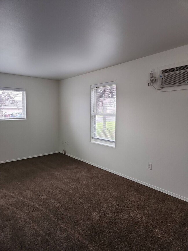 Foto del edificio - 215-217 K Street -Duplex