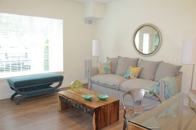 Living Area - Flats at 520 - Open House 2/28 2-5 appt. only