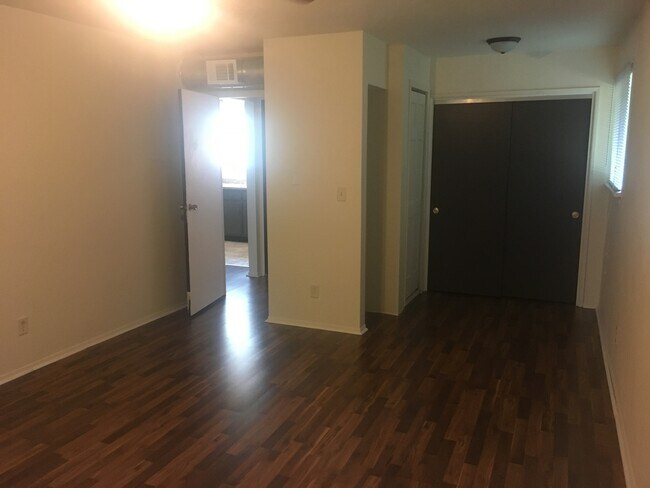 Foto del edificio - 4650 Capital Ave SW
