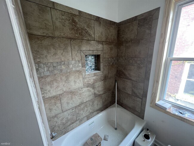 Foto del edificio - 4 br, 2 bath House - (Uptown)close To Poin...